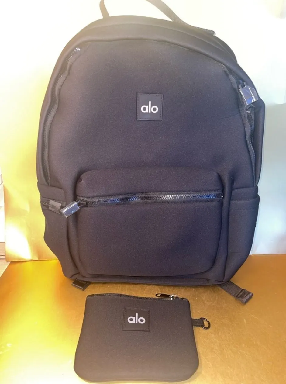 【ALO Yoga】STOW BACKPACK ブラック/シルバー 海外限定 Stow Backpack - Black/Silver | Alo Yoga