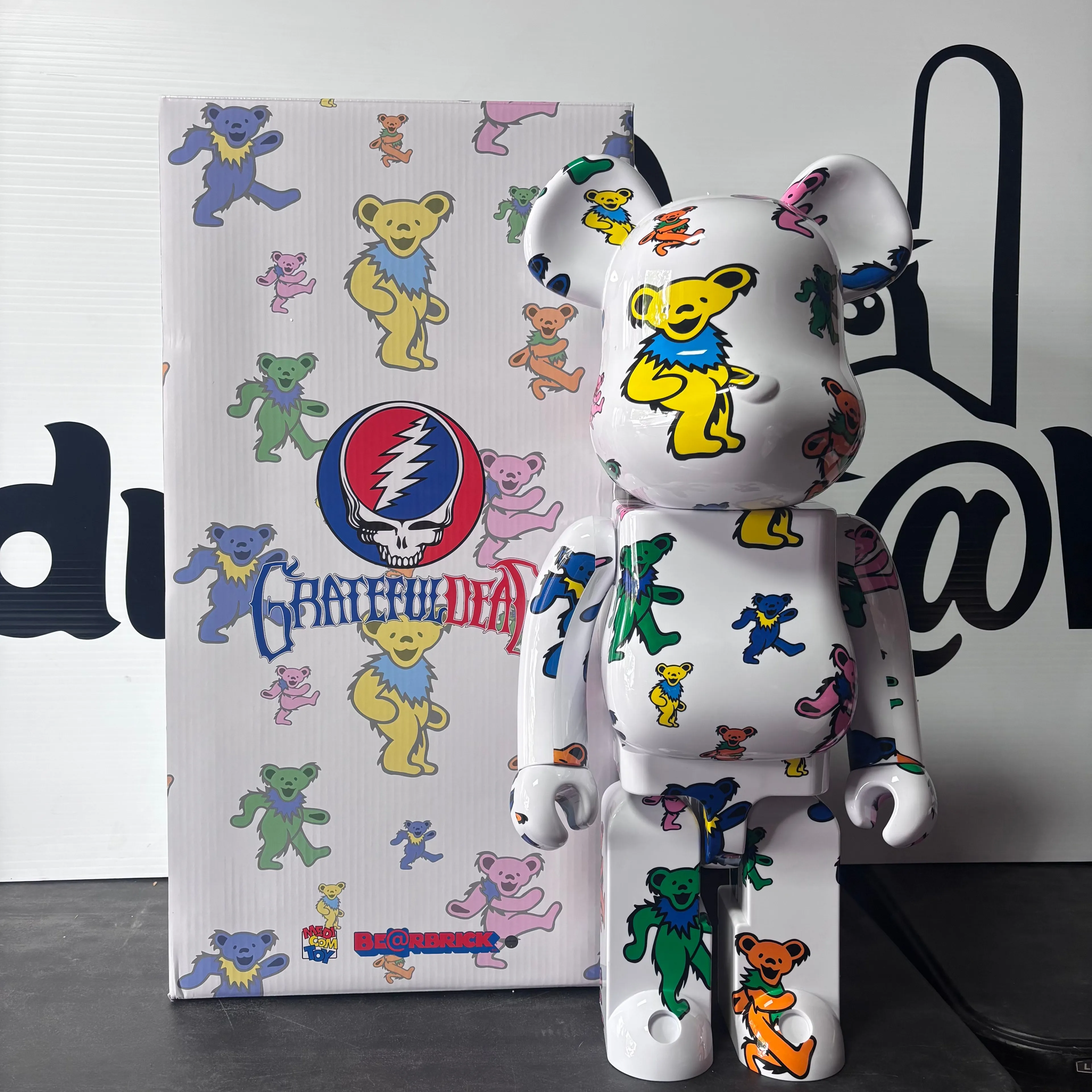 1k- GRATEFUL DEAD x DANCING BEARS x 1000% x BEARBRICK