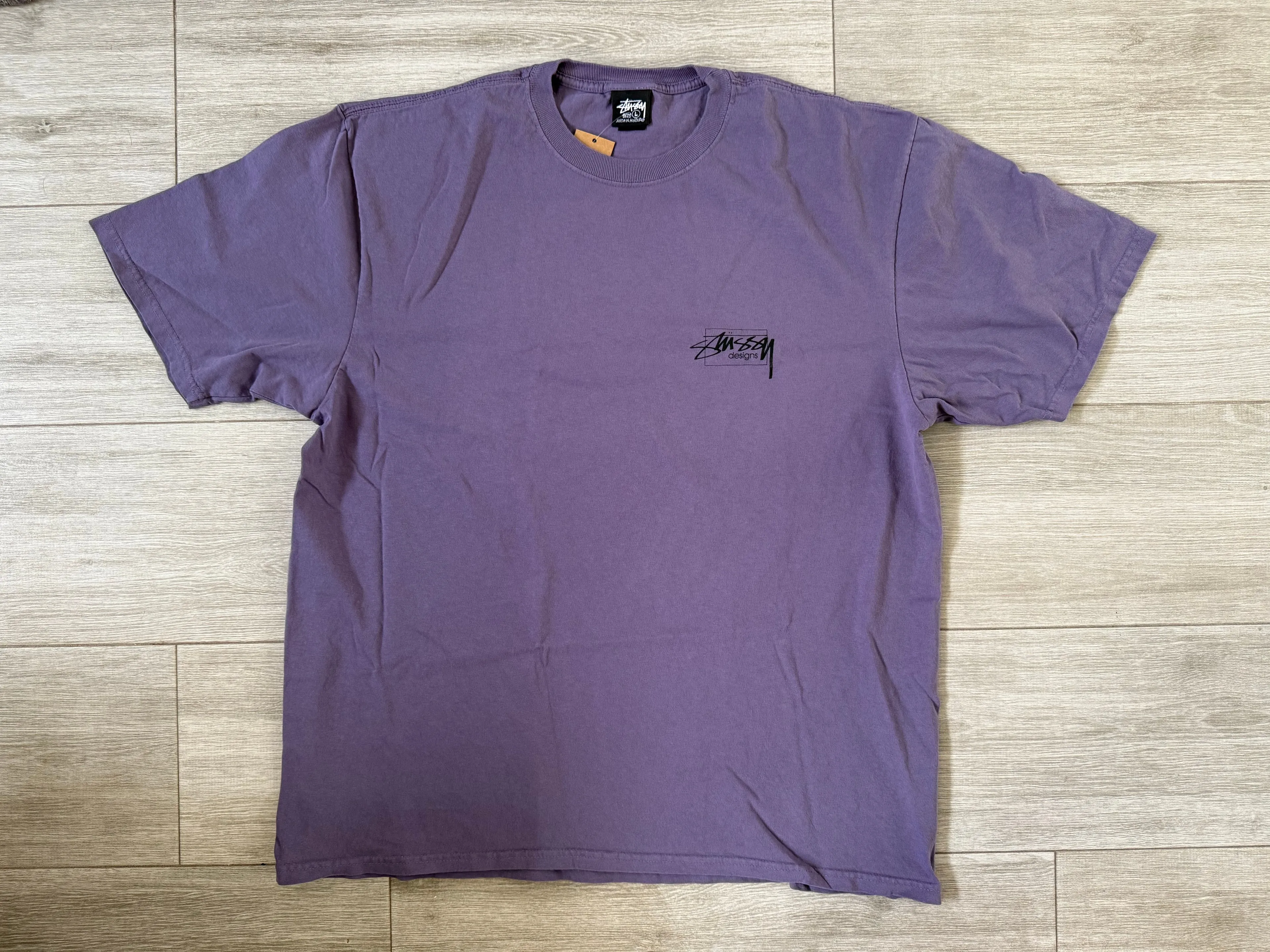 ★人気★【Stussy】★MODERN AGE PIGMENT DYED T-SHIRT★GRAPE★ Stüssy: Modern Age Pigment Dyed T-Shirt (Grape) | DSML E-SHOP