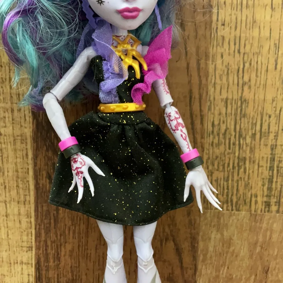 Monster High I Love Fashion Djinni orders Whisp Grant