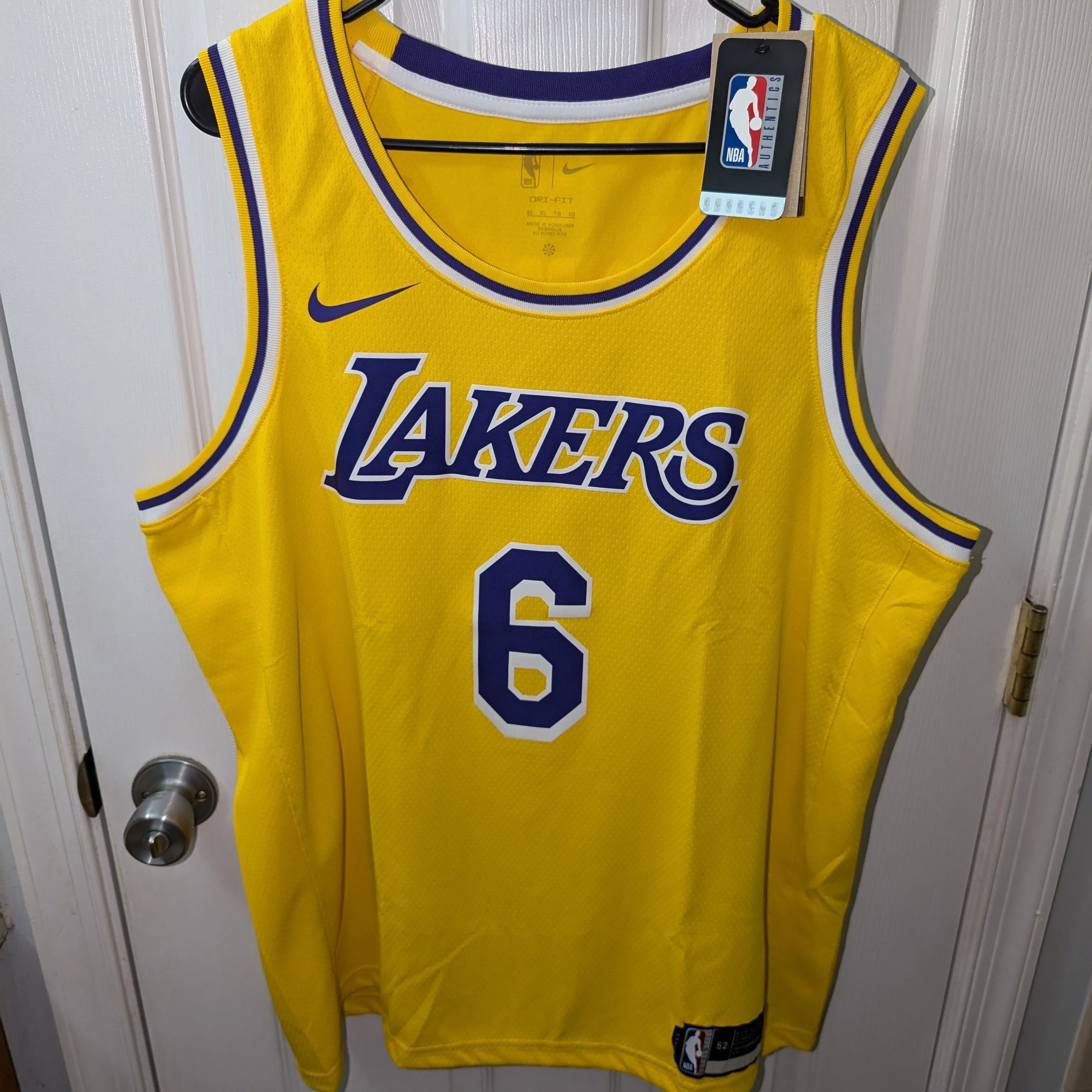 Nike buy Lakers Lebron James Men Jersey Size XL (52)