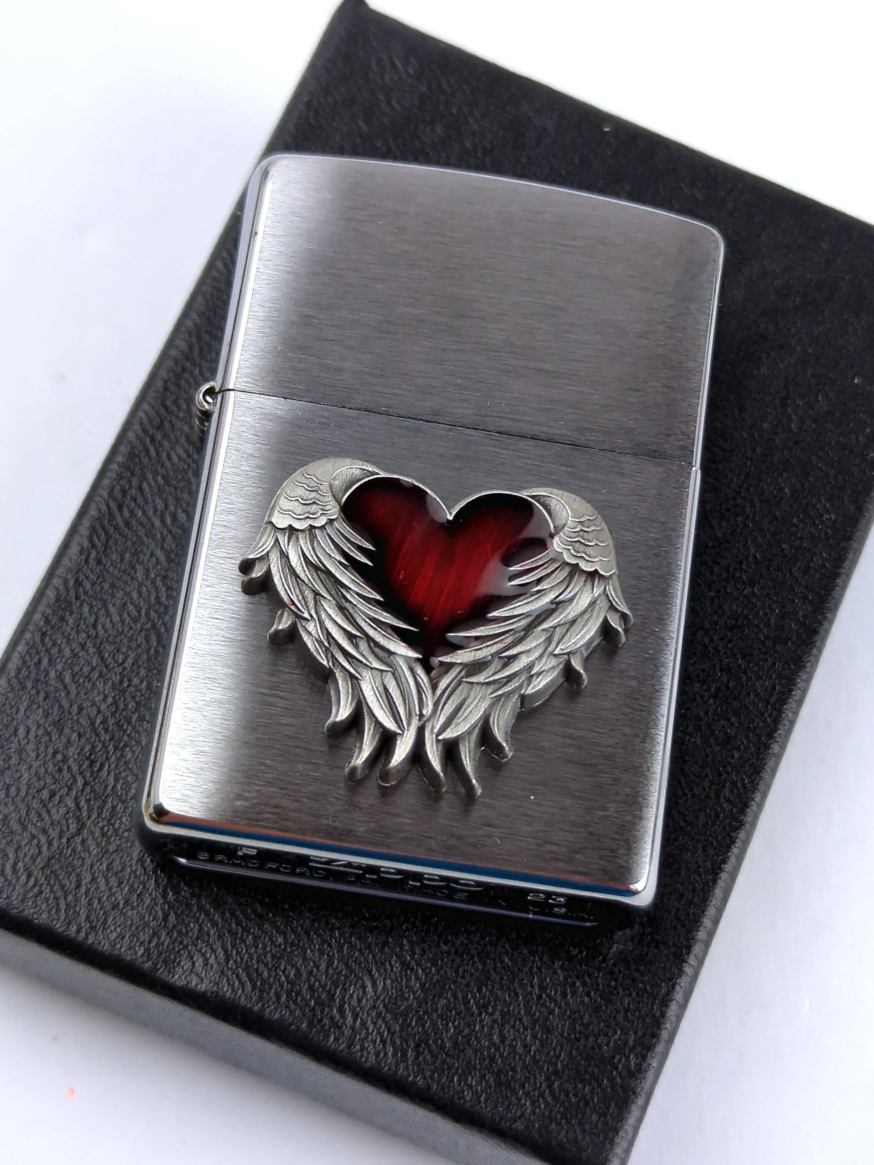 ZIPPO Windproof BRUSHED CHROME Lighter with Antique Silver