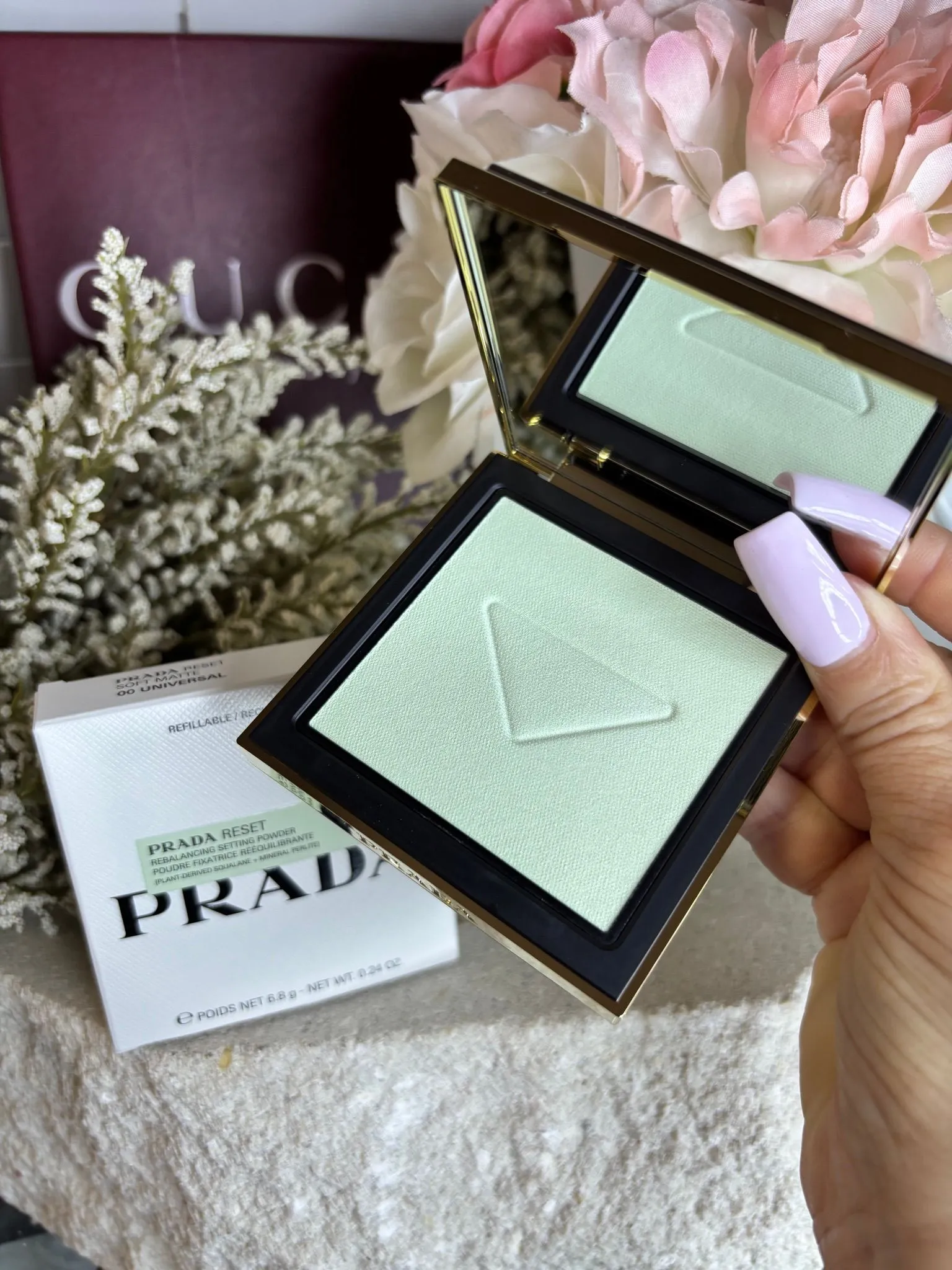 限定⭐︎PRADA RESET 00 & BEAUTY TOOLS 01 PRADA - Reset Rebalancing Setting Powder - 00 Universal · Whatnot