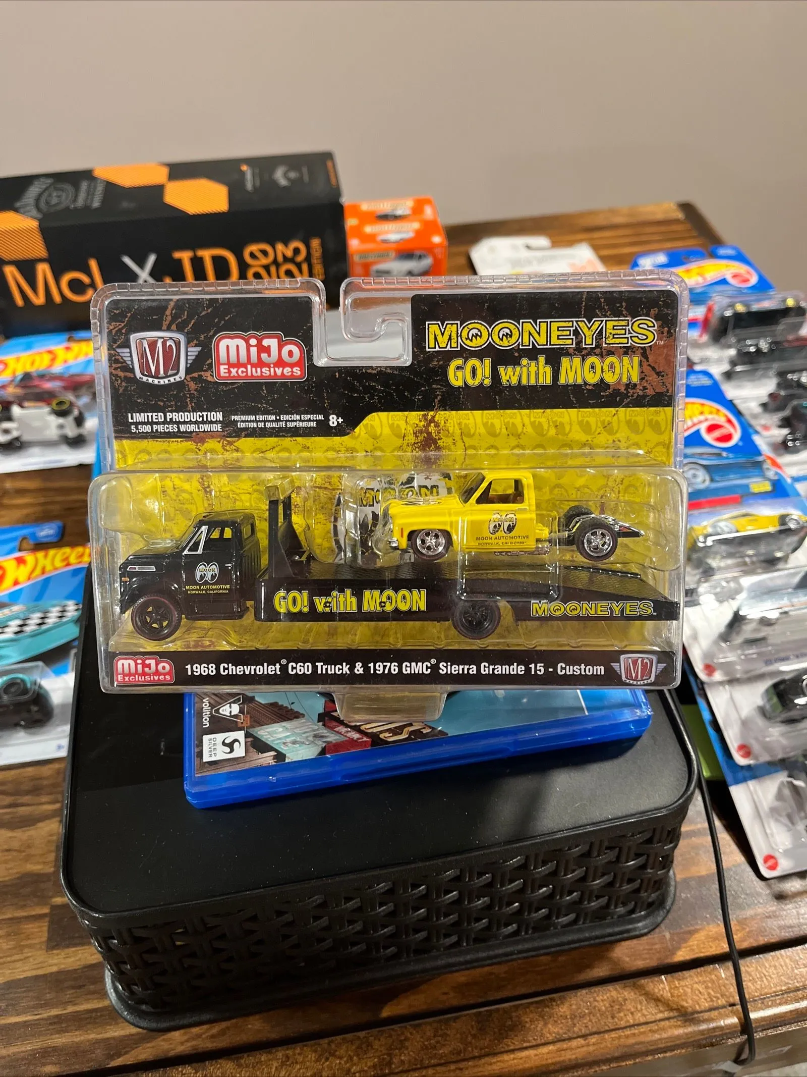 M2 Machines Chase Mooneyes 68 Chevrolet C60 & 76 GMC Sierra Grande