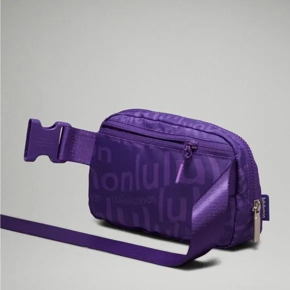 Lululemon Everywhere MINI Belt Bag Psychedelic Toile selling Peri Purple NWT (C4)