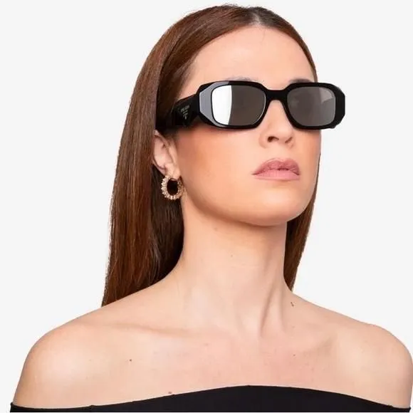 Prada deals PR 17WS Sunglasses in black with grey mirror lenses.