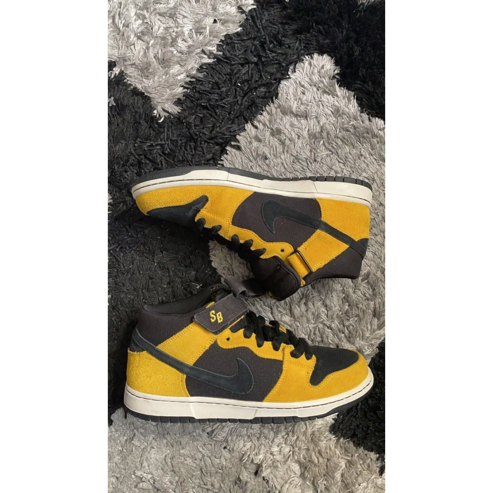 Nike SB Dunk Mid Pro Wu Tang 2010 Taxi Cab Black Yellow Men s Sz 9.5 314383 004 lightly worn Whatnot Buy Sell Go Live