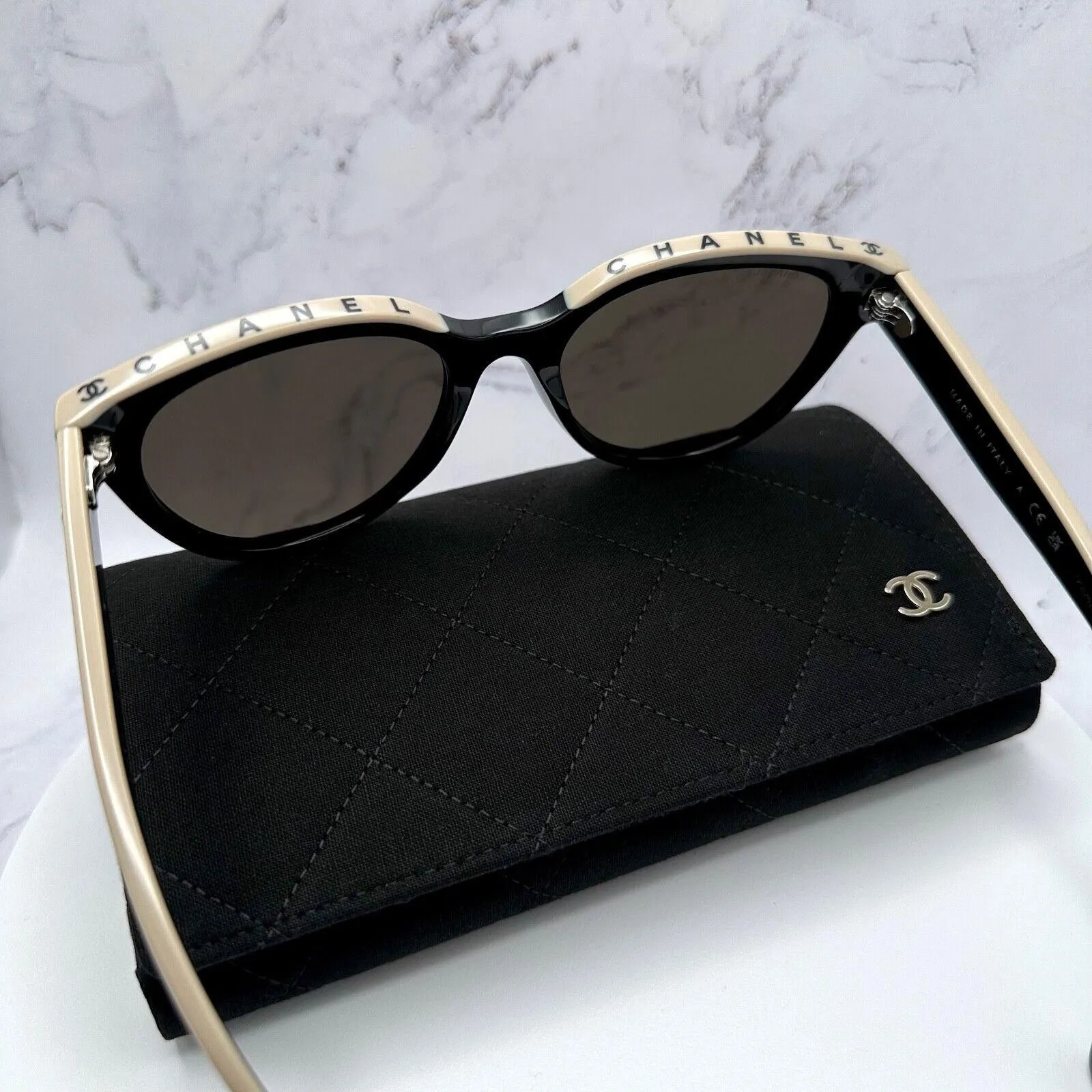 ようこ様予約⭐︎CHANEL ラウンド型サングラス ブラック/ベージュ箱無し 中古 CHANEL シャネル サングラス ココマーク 0CH4206 55□18