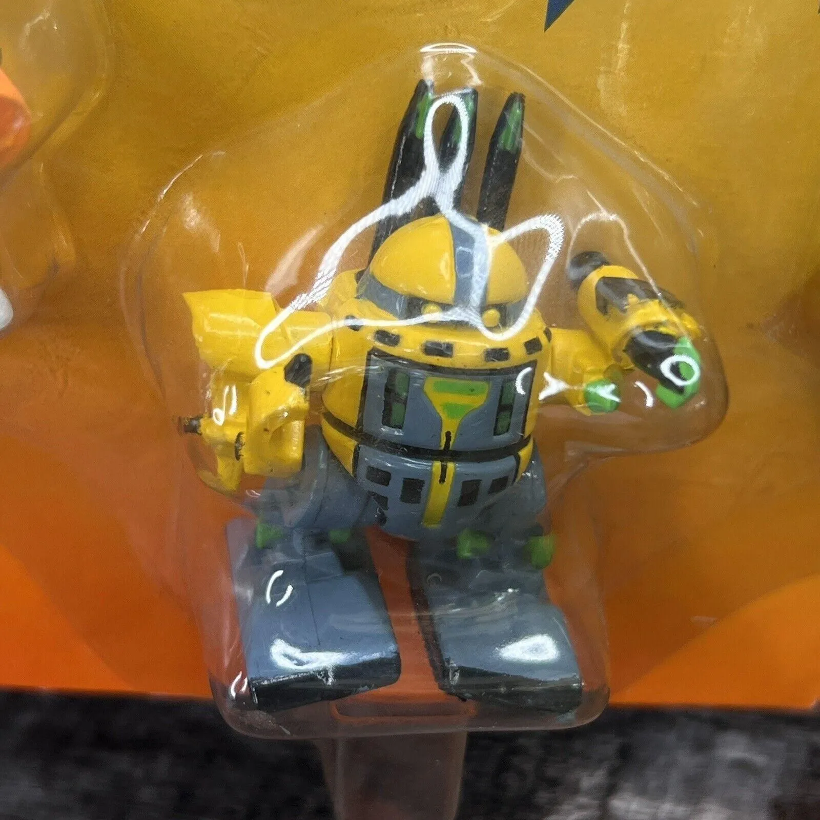 VTG 1993 Z-Bots Micro Machines Miniature Action Figures