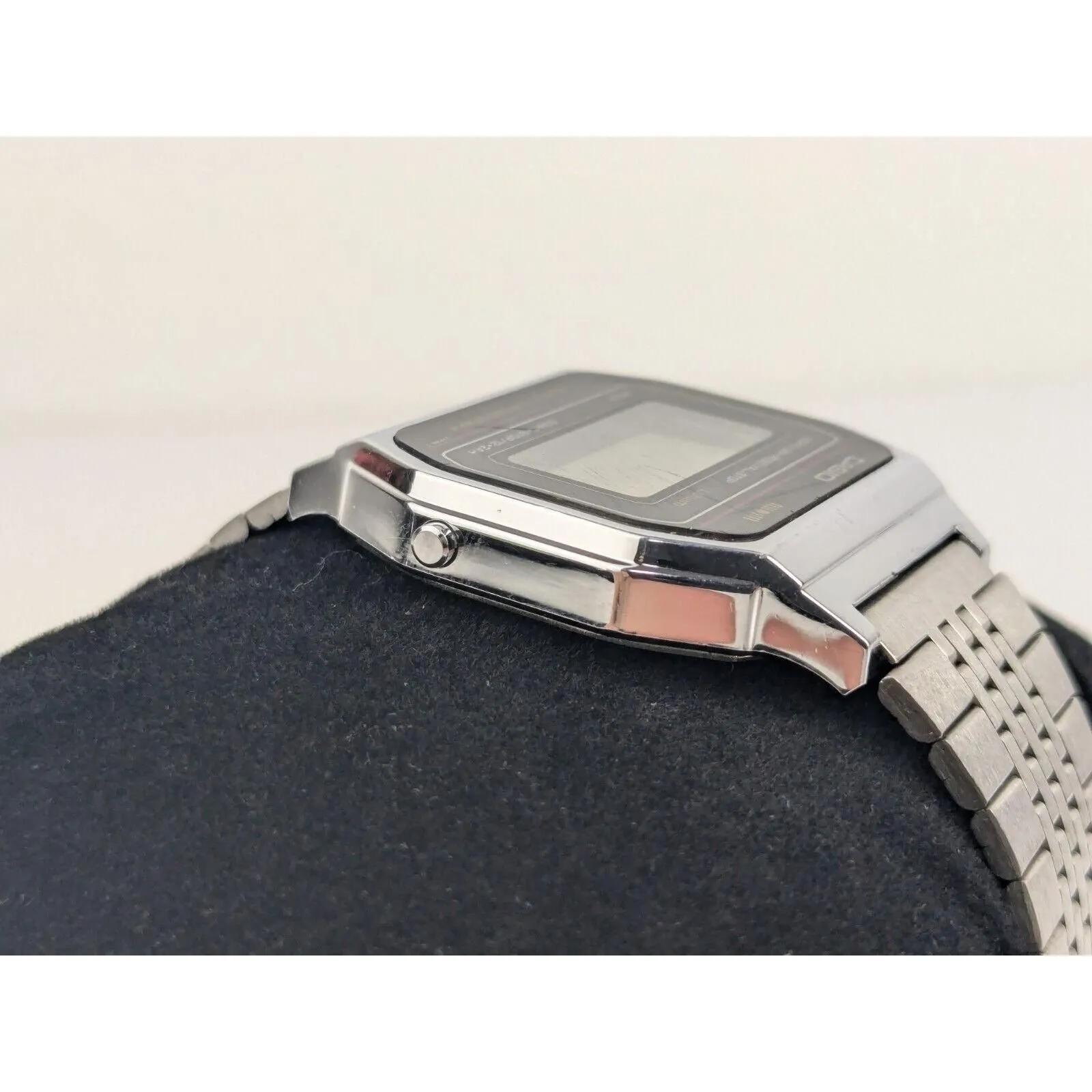 Vtg Early 80s CASIO A153 (415) Men's 34mm Digital Watch Black Face