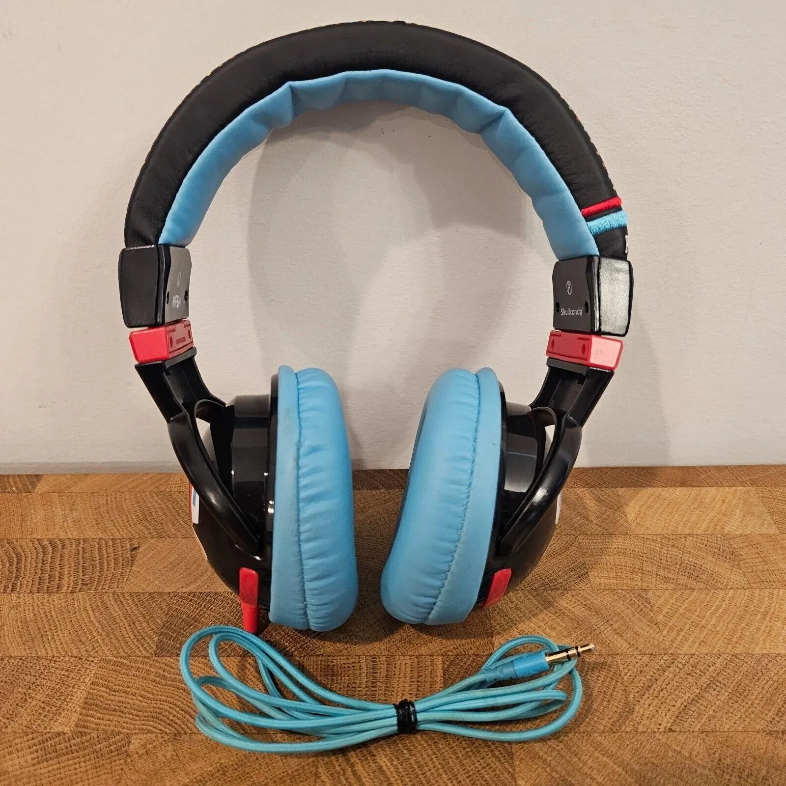 Skullcandy Hesh Paul Frank Devil Over The Ear Discontinued Headphones Whatnot Buy Sell Go Live