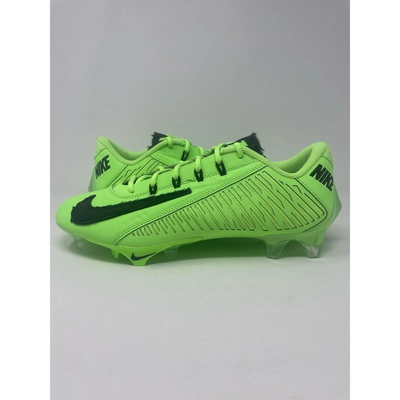 Neon green nike football cleats best sale