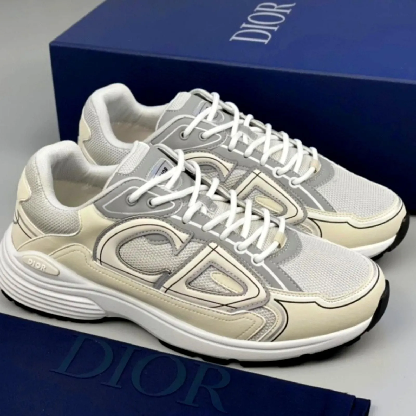 NWT$1,200 Dior Mens B30 Sneaker White Grey Mesh and