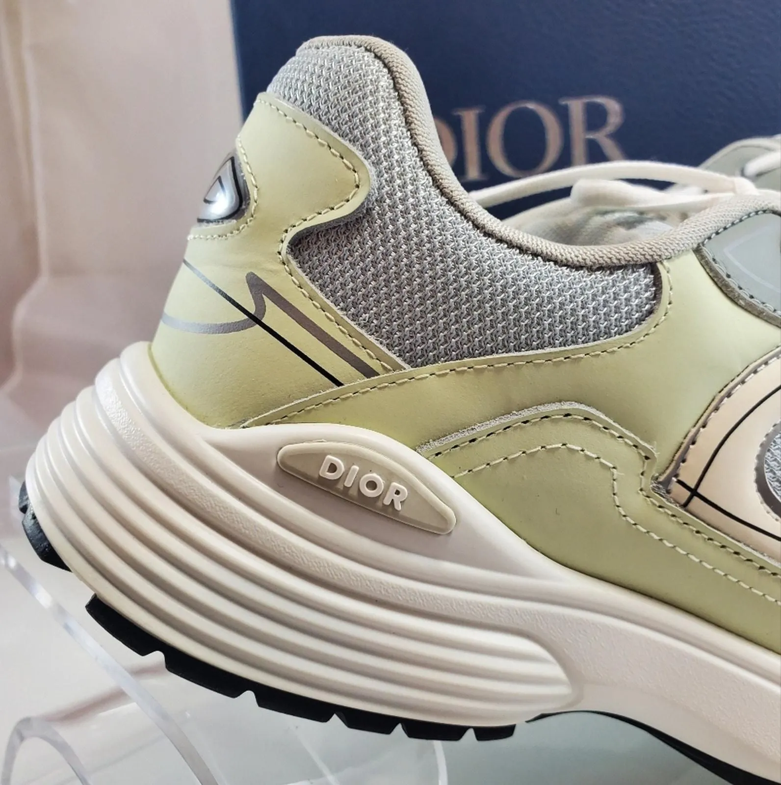 NWT$1,200 Dior Mens B30 Sneaker White Grey Mesh and