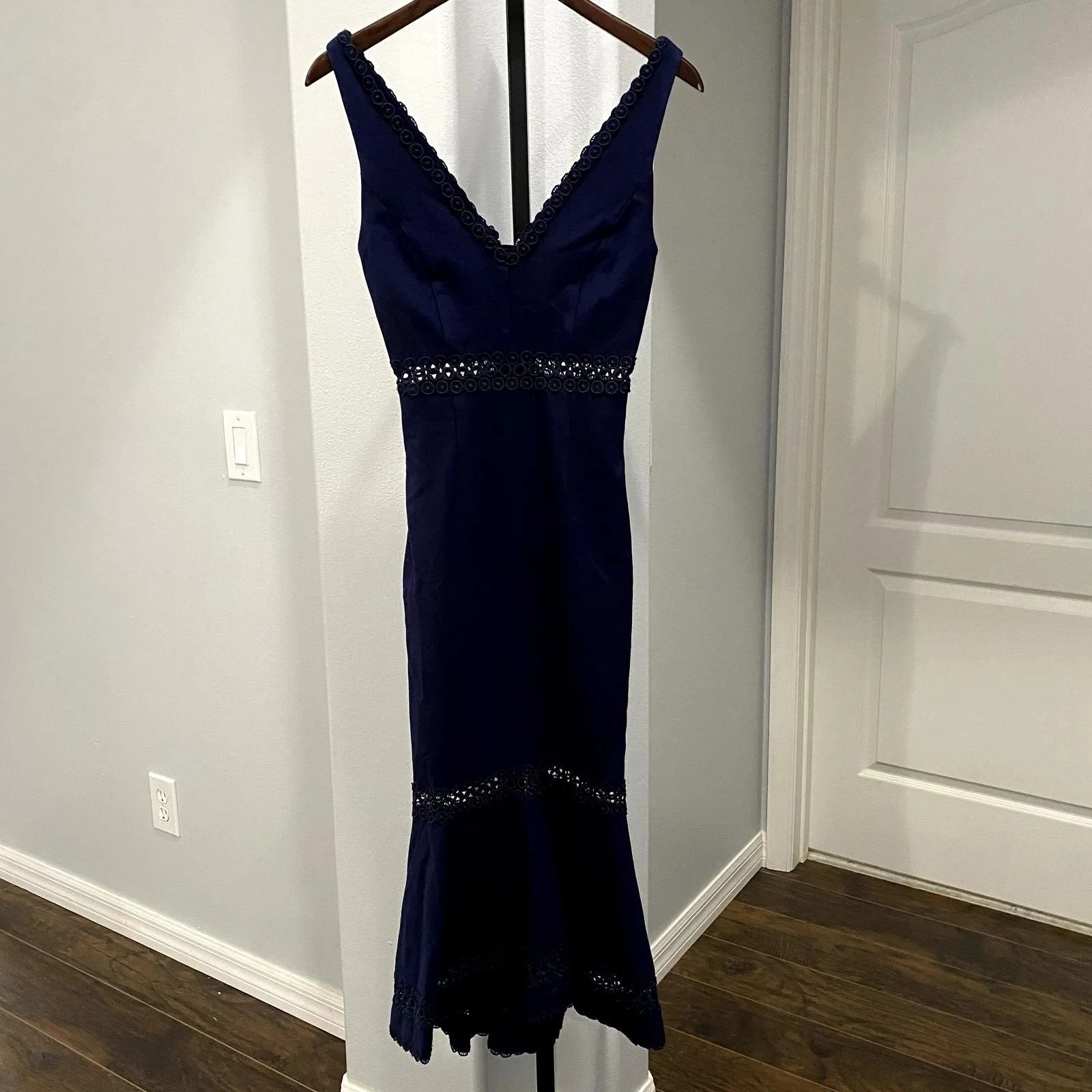 Nicholas Plunging Navy Blue Sleeveless Midi Cocktail Dress Women s Size 0 Whatnot Buy Sell Go Live