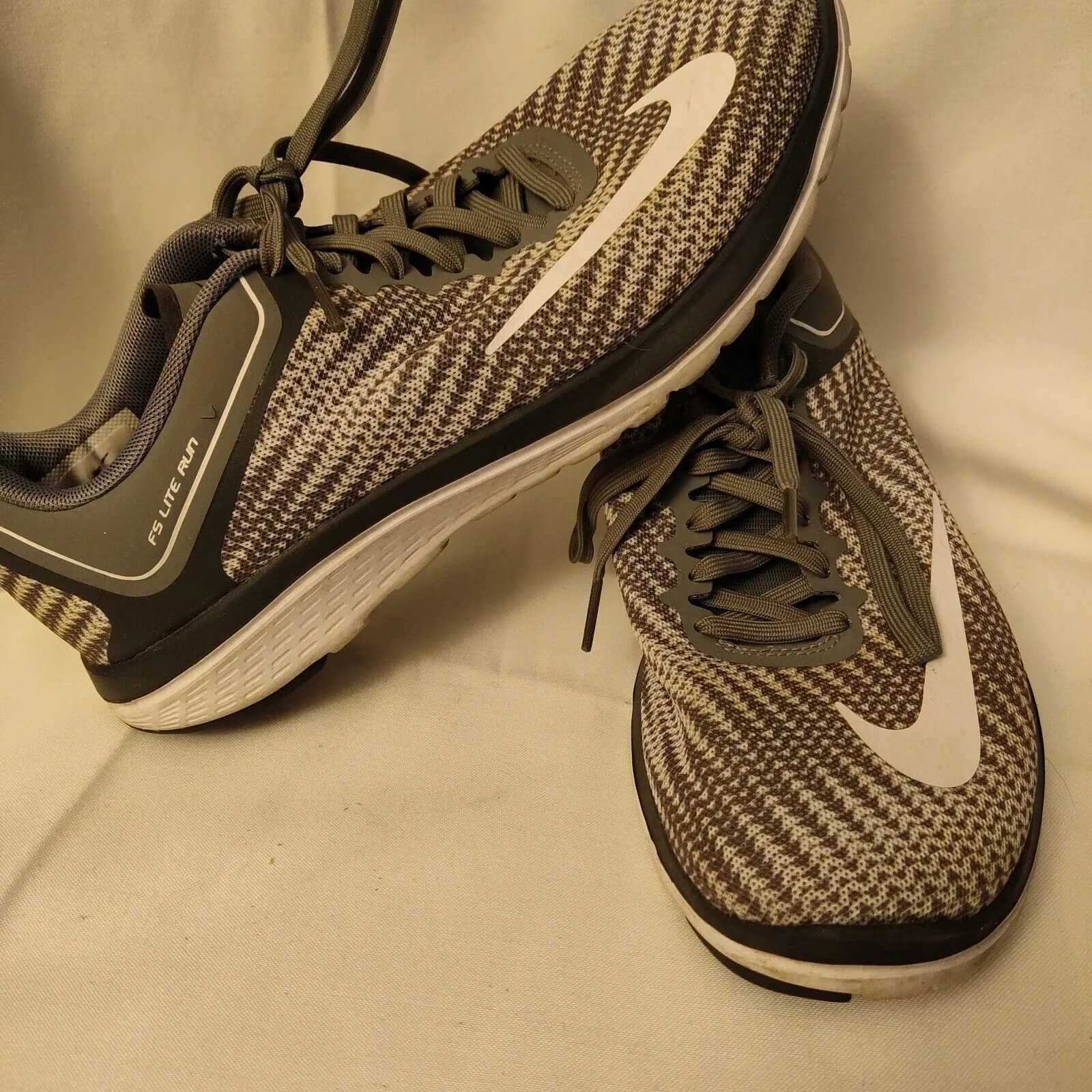 Nike Womens Fs Lite Run 4 852468 001 Gray Running Shoes Sneakers Size 7.5 Whatnot Buy Sell Go Live