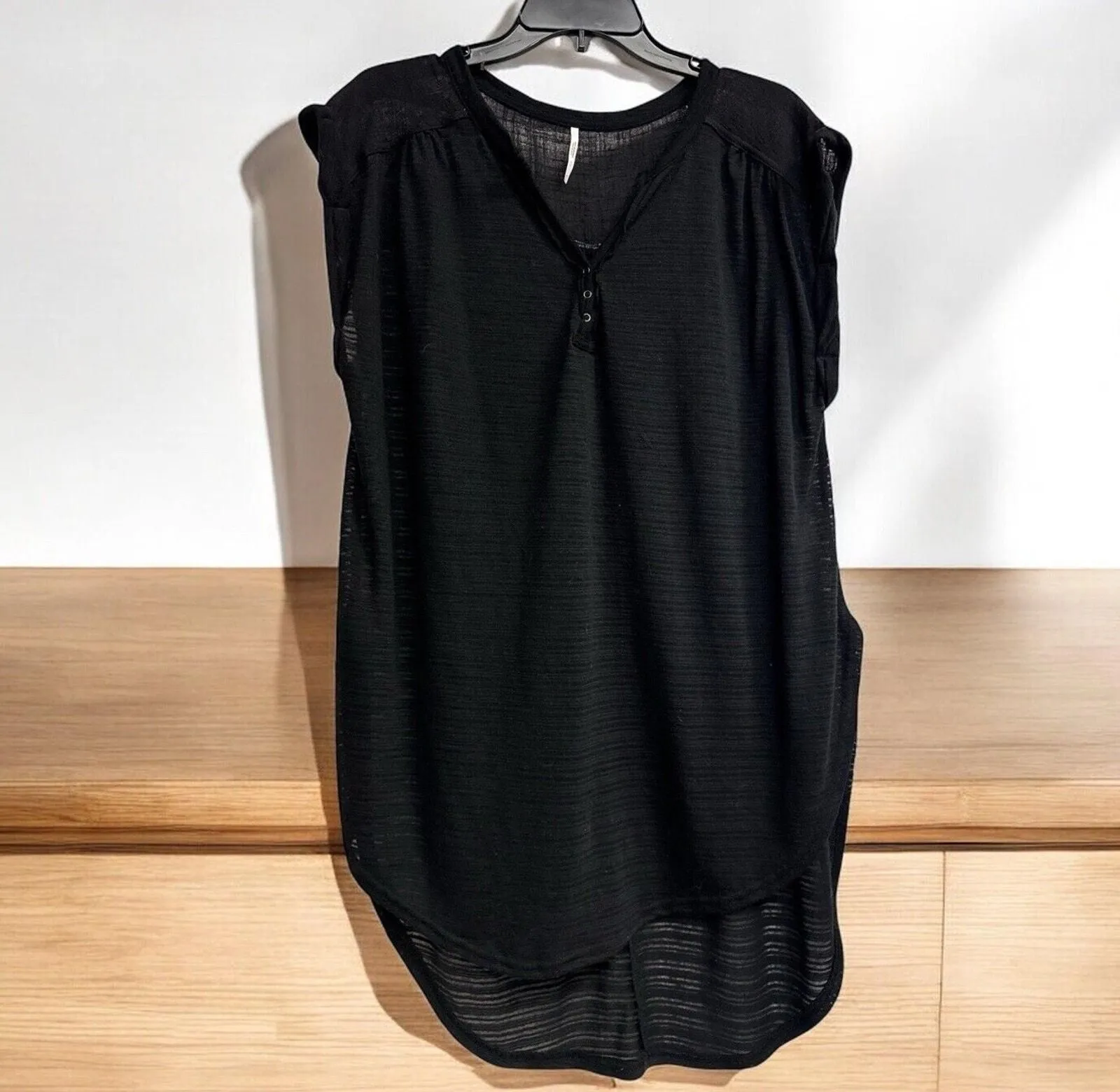 WOMEN's FREE PEOPLE BLACK SHORT SLEEVE BACK Striped SHEER