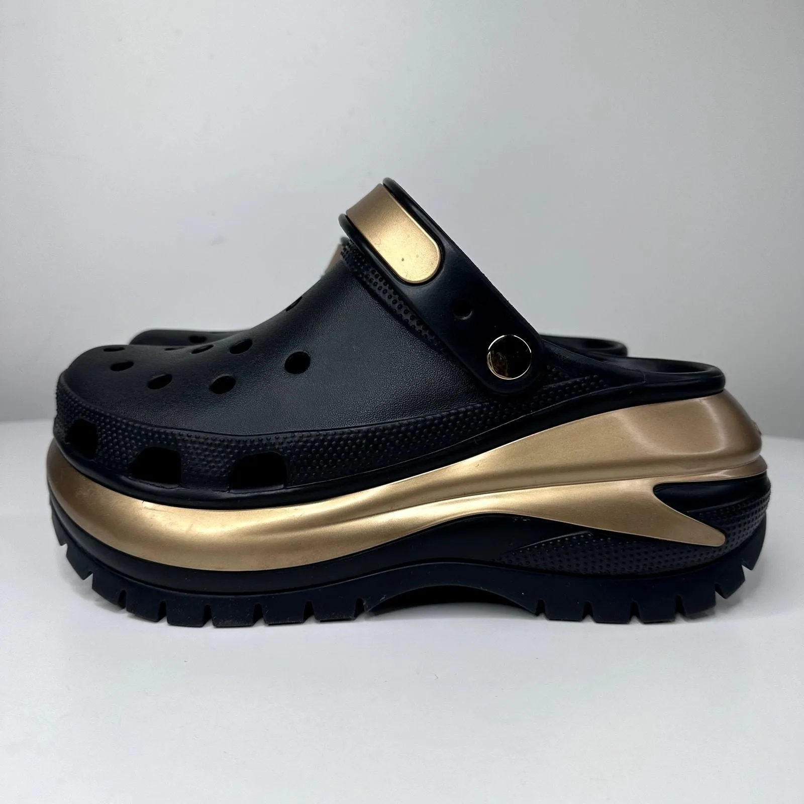 Crocs Mega Crush Clog Unisex W9 M7 Black Metallic Gold Platform