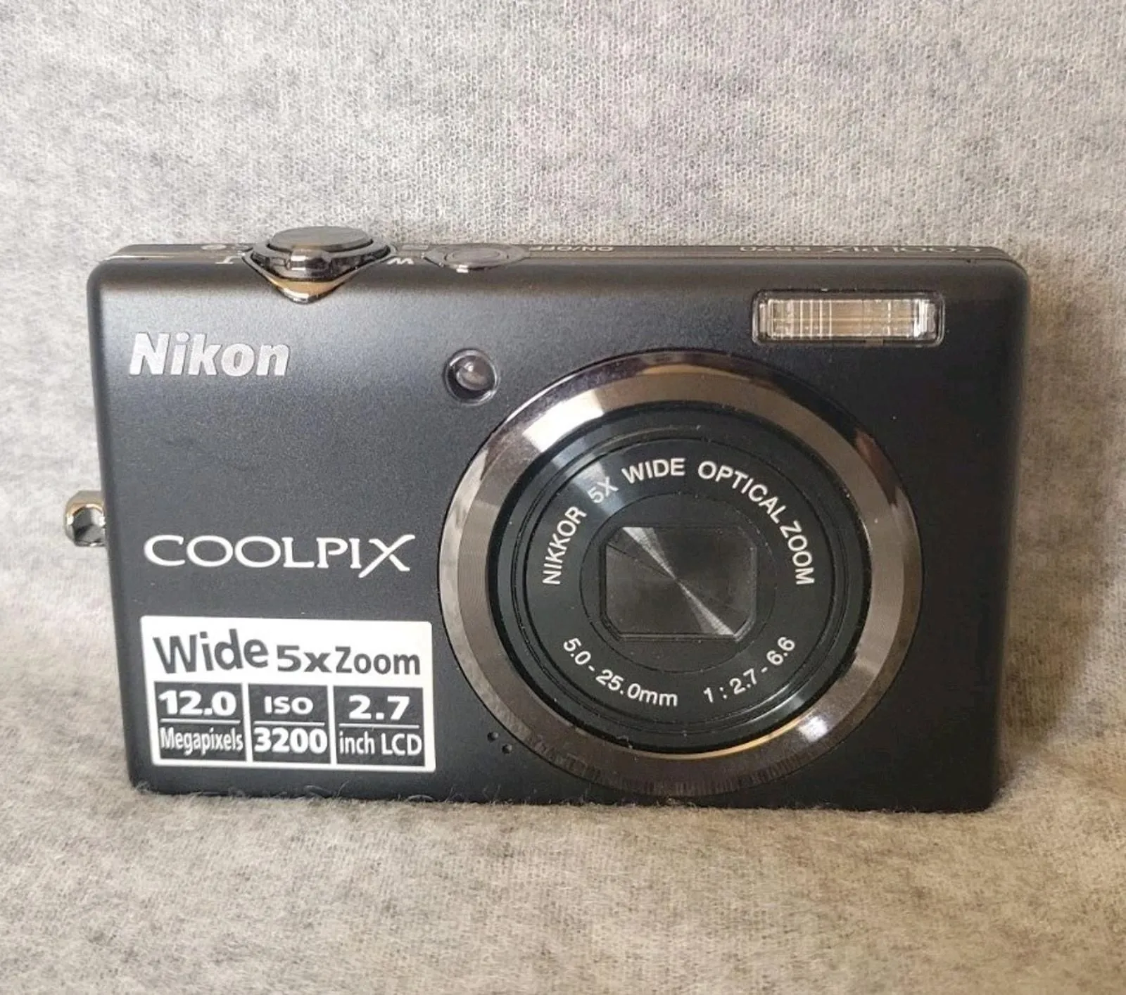 Nikon Coolpix S570 Digital Camera Black 12MP FOR PARTS REPAIR