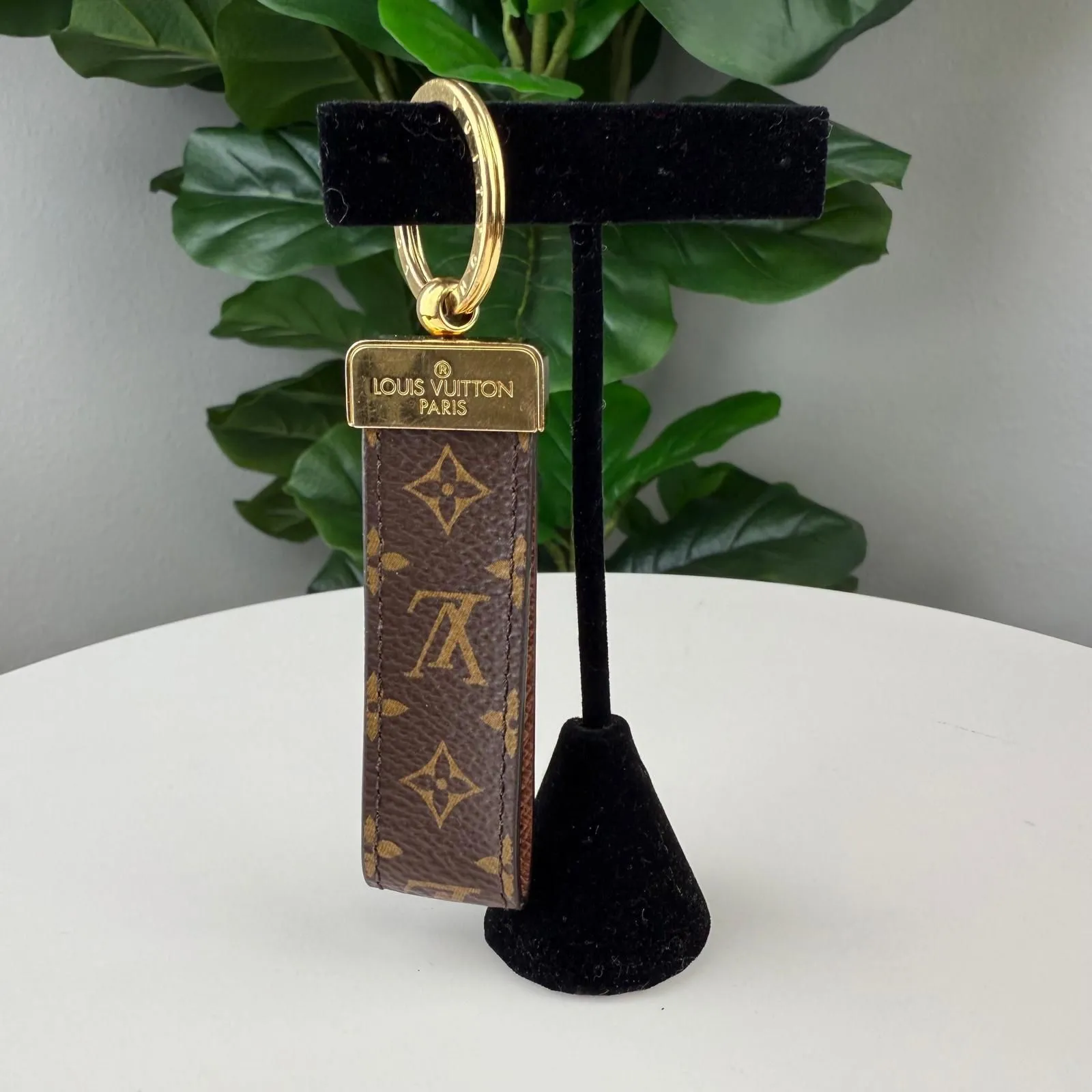 A186 💎✨Authentic Louis Vuitton Icon Dragonne Key Holder