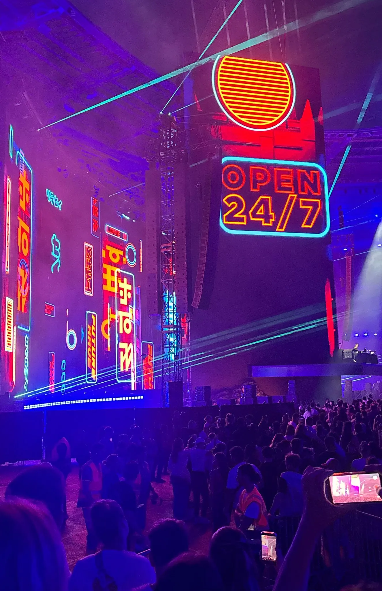 Thumbnail for live show