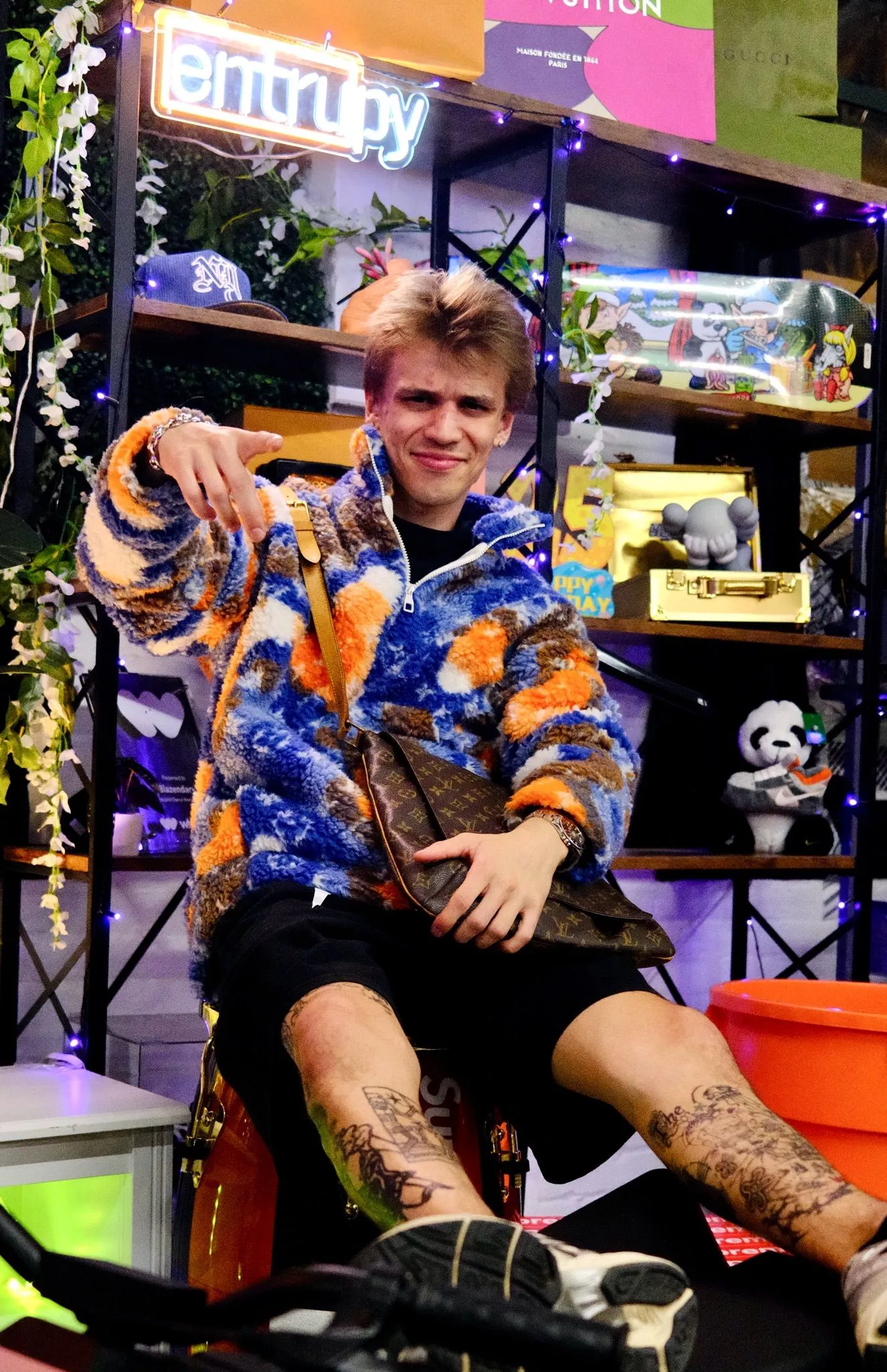 Thumbnail for live show