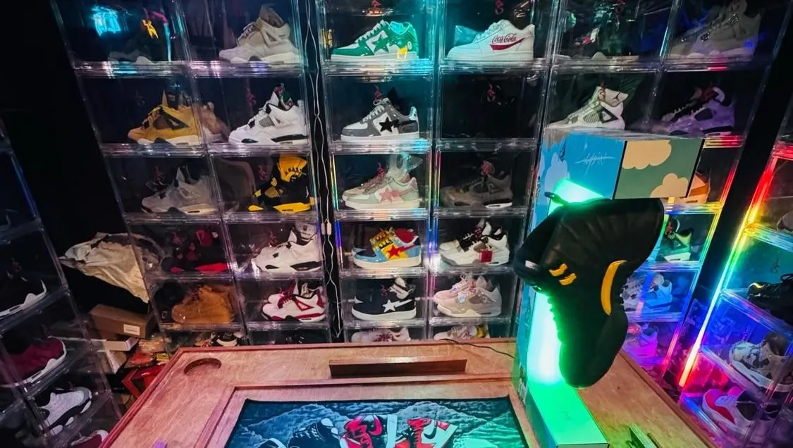 Store Image