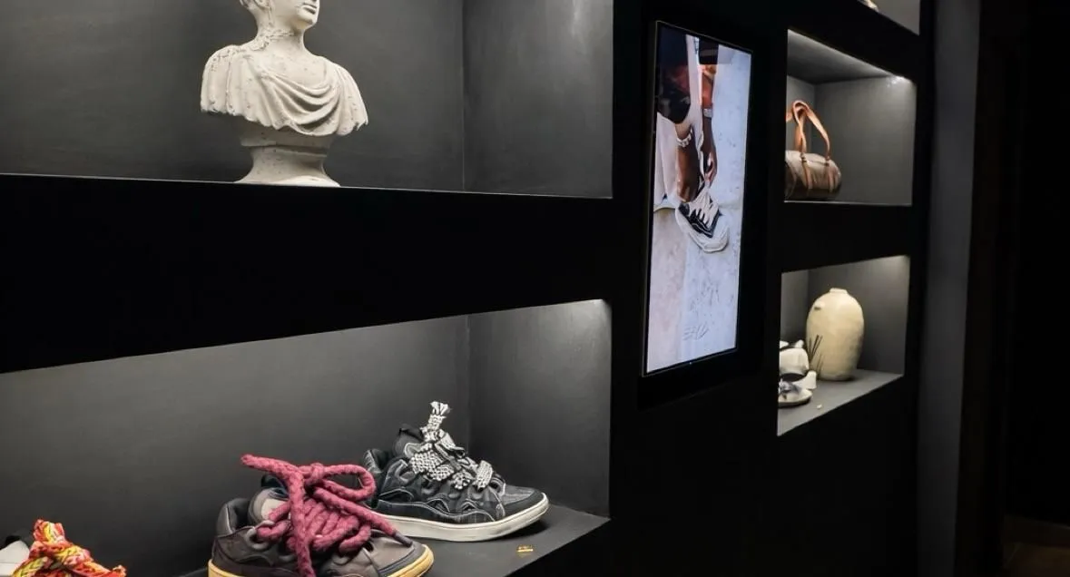 Store Image