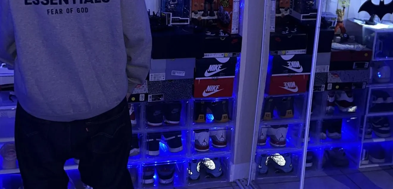 Store Image
