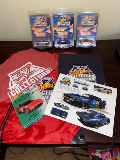 Hot Wheels 37th Collectors Convention LA CA Set of 3 Cars. With swag bag and signed stuff