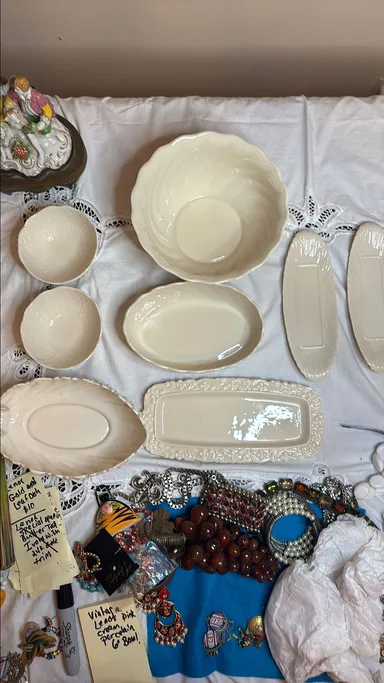 Lots of eight pieces of Lenox China