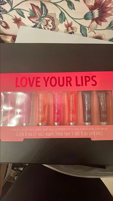 Love your lips seven piece lip set