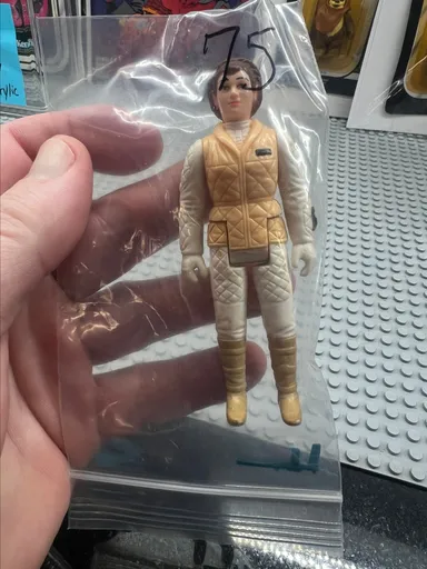 Leia Hoth complete with blaster