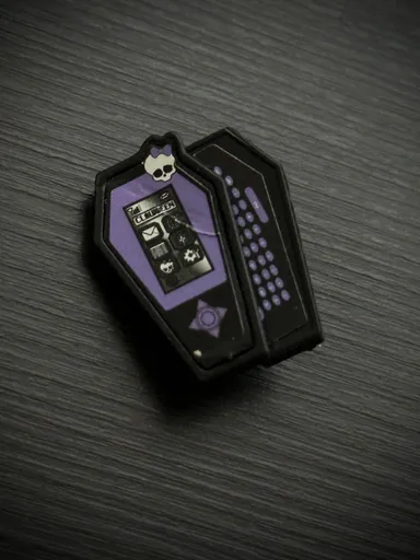2012 Clawdeen Wolf icoffin Phone / Dawn Of The Dance / Monster High / Mattel