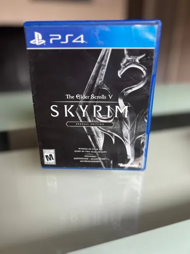 PlayStation 4- Elder Scrolls V Skyrim (Special Edition)