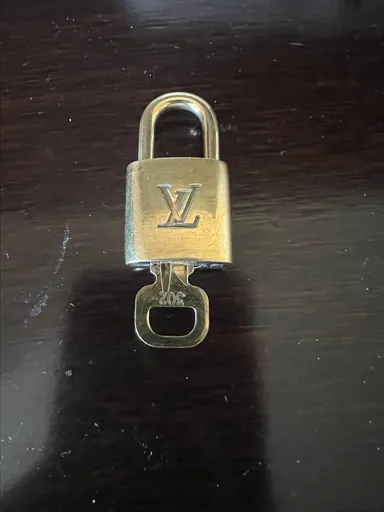 LV lock and key #302