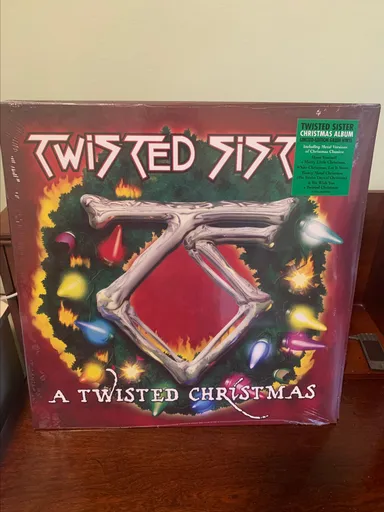 Twisted Sister, A Twisted Christmas. 2017 Green Vinyl.