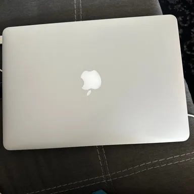 Apple Macbook Air 13.3" (Intel Core i7 4th Gen., 1.7GHz, 8GB RAM, 500GB SDD)...
