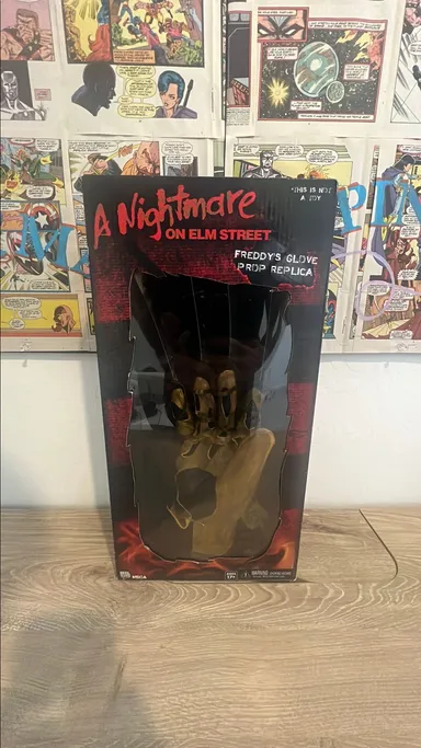 NECA Nightmare on Elm Street Freddy Krueger Replica Dream Warriors Glove NEW!!!
