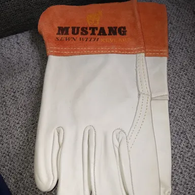 mustang gloves sewn with kevlar. size small