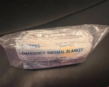 Emergency thermal blanket