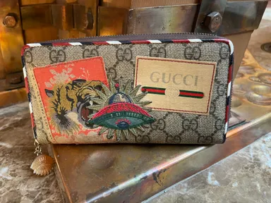 Gucci Supreme Canvas Courier Zip Wallet with COA ✅