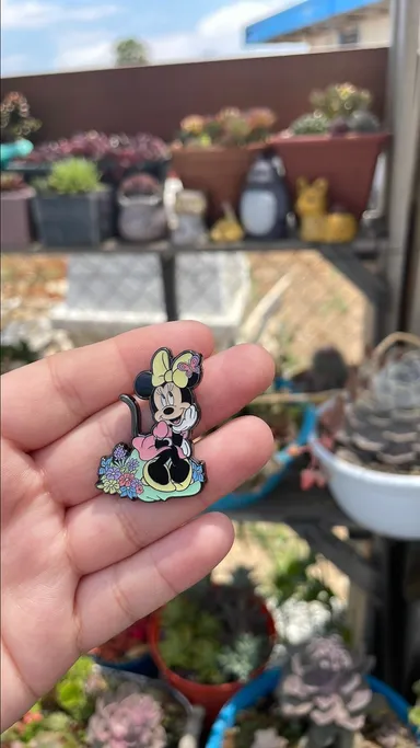 Minnie pin