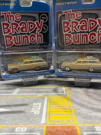 Greenlight The Brady Bunch Two car set both chase and mainline