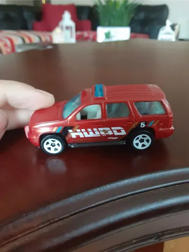 07 Chevy Tahoe red police pursuit hot wheels basic loose 2019