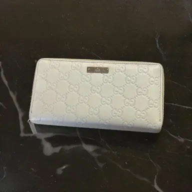 GUCCI zip around wallet in Guccissima leather