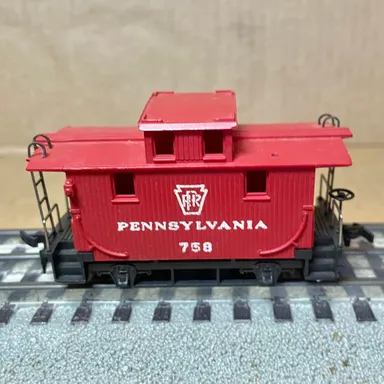 Roundhouse HO Pennsylvania 758 Bobber Caboose & Stovepipe Chimney