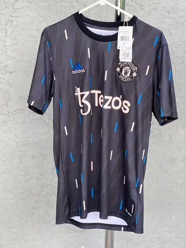 MANCHESTER UNITED PRE MATCH ADIDAS JERSEY MENS SIZE MEDIUM 22/23 BRAND NEW WITH TAGS