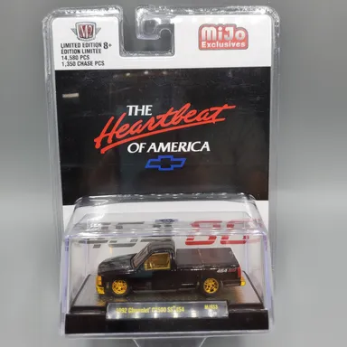M2 Machines The Heartbeat Of America Black 1992 Chevrolet C1500 SS 454 Chase