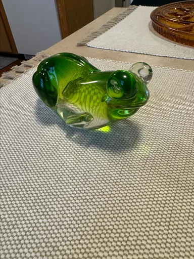 Sacs 5th Ave Crystal Frog Paperweight